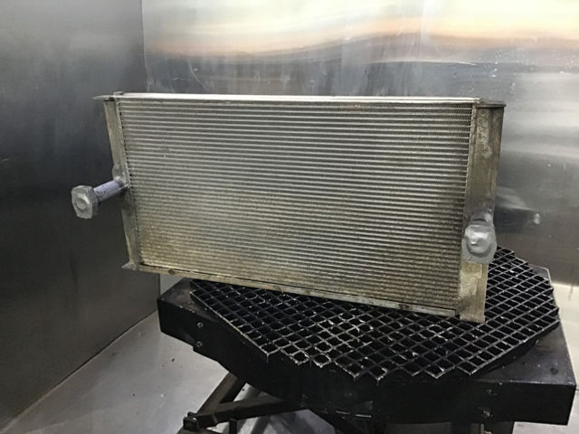 Liebherr Oilcooler - Eļļas dzesētājs: foto 1 Liebherr Oilcooler - Eļļas dzesētājs: foto 1