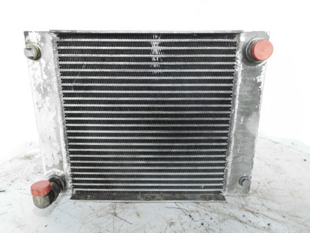Liebherr Oilcooler - Eļļas dzesētājs: foto 2 Liebherr Oilcooler - Eļļas dzesētājs: foto 2