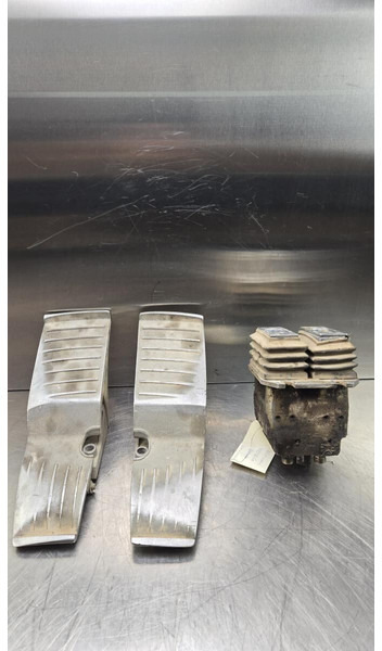 Liebherr Pilot Control Unit - Elektroniskais vadības bloks (ECU): foto 1 Liebherr Pilot Control Unit - Elektroniskais vadības bloks (ECU): foto 1