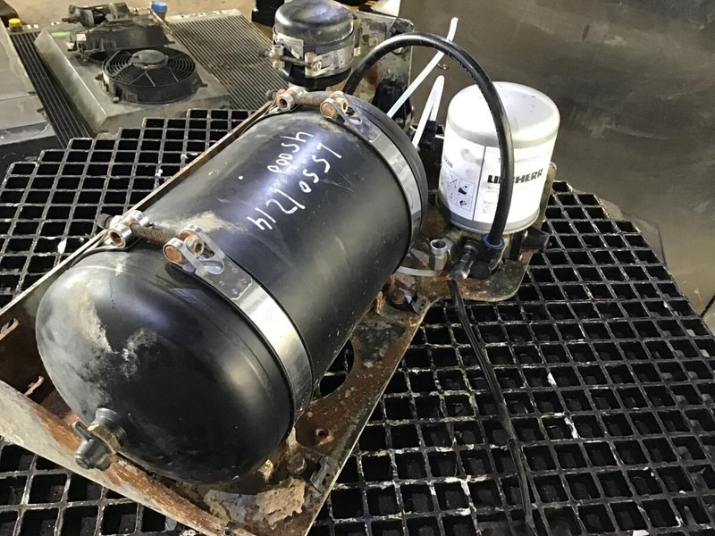 Liebherr Pressure Tank - Degvielas tvertne: foto 2 Liebherr Pressure Tank - Degvielas tvertne: foto 2