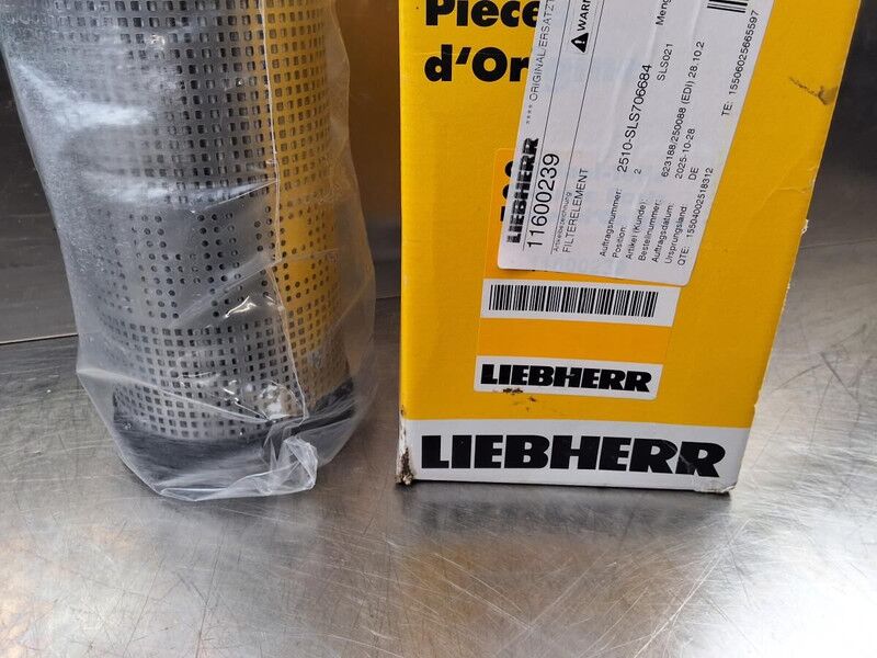 Liebherr R922 / R924 / R922 LC / R914 COMPACT / R920 LC / R920 NLC / R918 XLC / R918 LC / R918 NLC / R924 LC - Gaisa filtrs: foto 2 Liebherr R922 / R924 / R922 LC / R914 COMPACT / R920 LC / R920 NLC / R918 XLC / R918 LC / R918 NLC / R924 LC - Gaisa filtrs: foto 2