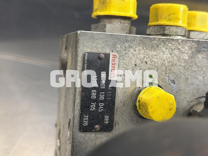 Liebherr R926 COMP / R926 K-LC / R926 LC / R926 CL / R926 NLC / R926 SLC / R926 WLC / R906 WLC - Hidraulika: foto 3 Liebherr R926 COMP / R926 K-LC / R926 LC / R926 CL / R926 NLC / R926 SLC / R926 WLC / R906 WLC - Hidraulika: foto 3