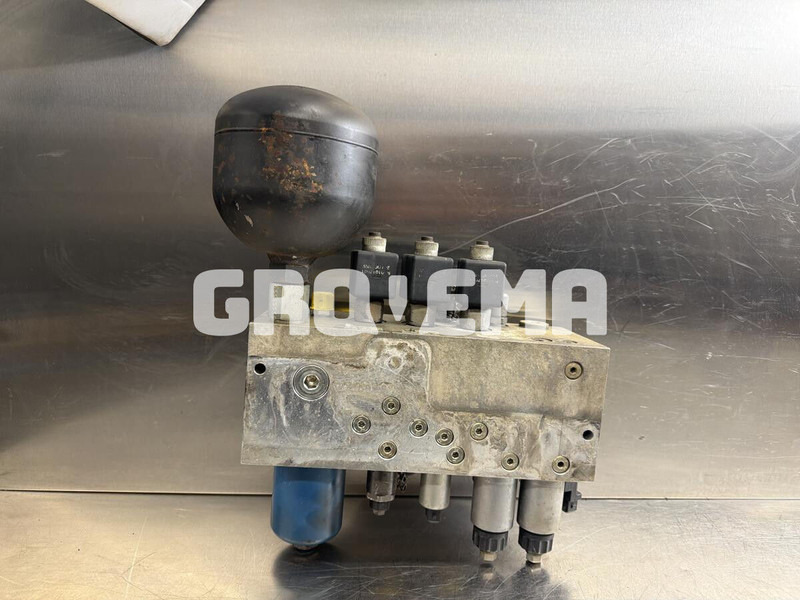 Liebherr R926 COMP / R926 K-LC / R926 LC / R926 CL / R926 NLC / R926 SLC / R926 WLC / R906 WLC - Hidraulika: foto 2 Liebherr R926 COMP / R926 K-LC / R926 LC / R926 CL / R926 NLC / R926 SLC / R926 WLC / R906 WLC - Hidraulika: foto 2