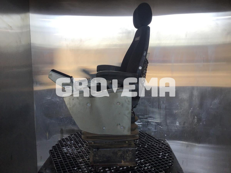 Liebherr R926 COMP / R946 LC / R946 LC-V - Sēdeklis: foto 3 Liebherr R926 COMP / R946 LC / R946 LC-V - Sēdeklis: foto 3