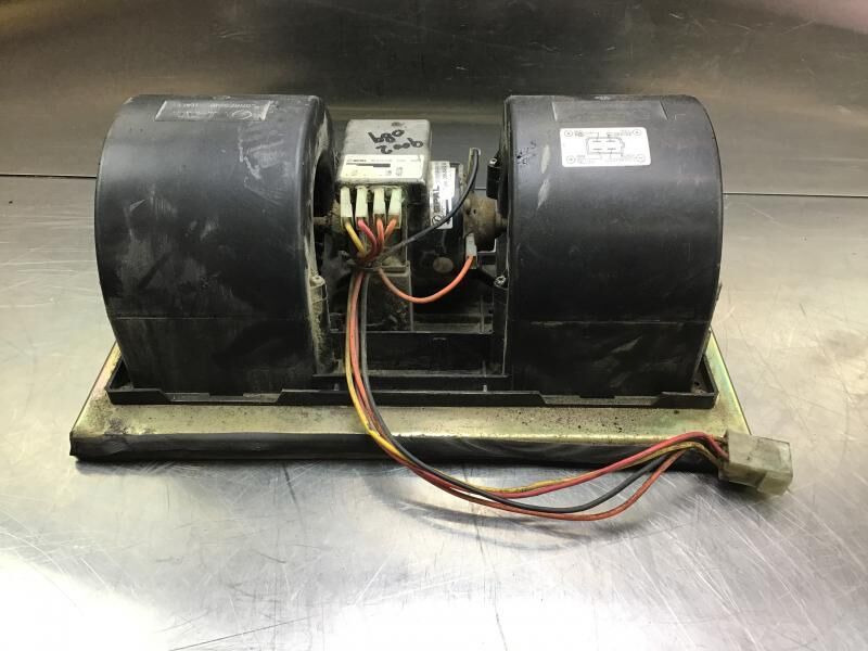 Liebherr R946 LC / R946 NLC / R956 / R976 / R926 LC / R920 / R920 LC - Salona ventilators: foto 3 Liebherr R946 LC / R946 NLC / R956 / R976 / R926 LC / R920 / R920 LC - Salona ventilators: foto 3