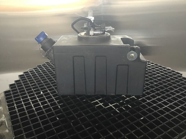 Liebherr Urea tank - Degvielas tvertne: foto 1 Liebherr Urea tank - Degvielas tvertne: foto 1