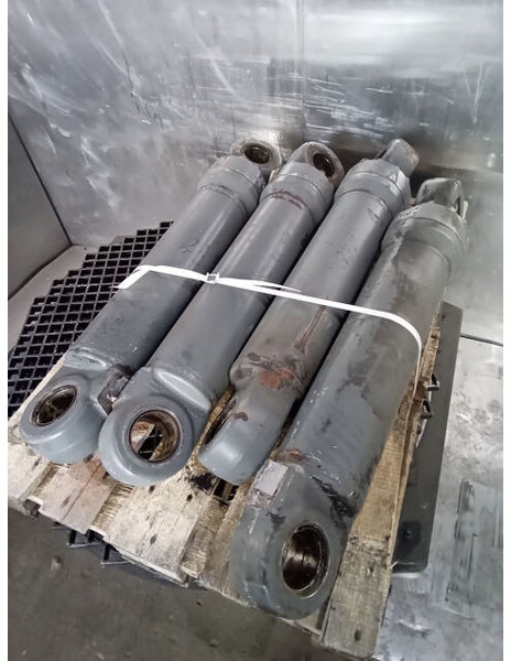 Liebherr outrigger cylinders - Hidrauliskais cilindrs: foto 3 Liebherr outrigger cylinders - Hidrauliskais cilindrs: foto 3