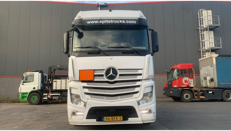 Mercedes-Benz Actros 1842 Dakspoiler + Koelkast - Vilcējs: foto 2 Mercedes-Benz Actros 1842 Dakspoiler + Koelkast - Vilcējs: foto 2
