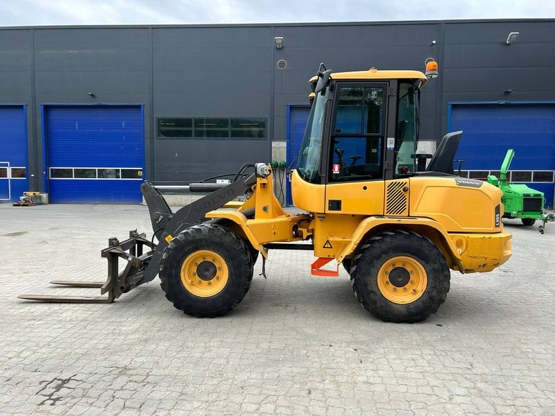 Volvo L 30 G - Riteņu iekrāvējs: foto 2 Volvo L 30 G - Riteņu iekrāvējs: foto 2