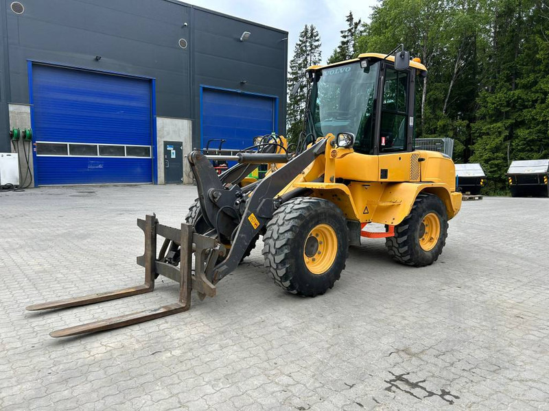 Volvo L 30 G - Riteņu iekrāvējs: foto 1 Volvo L 30 G - Riteņu iekrāvējs: foto 1