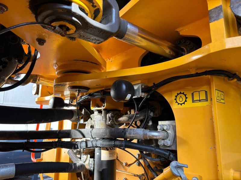 Riteņu iekrāvējs Volvo L 350 H: foto 17