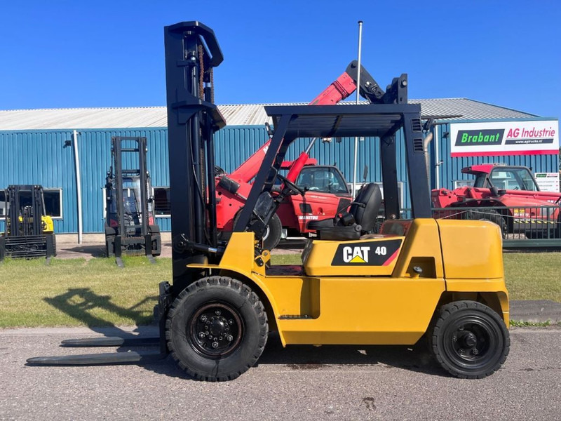 Caterpillar DP40K2 - Dīzeļiekrāvējs: foto 4 Caterpillar DP40K2 - Dīzeļiekrāvējs: foto 4