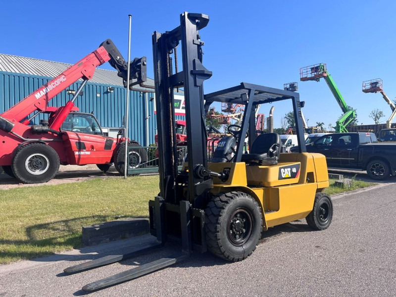 Caterpillar DP40K2 - Dīzeļiekrāvējs: foto 3 Caterpillar DP40K2 - Dīzeļiekrāvējs: foto 3