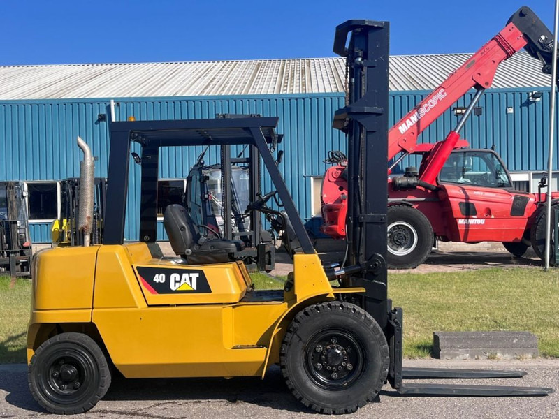 Caterpillar DP40K2 - Dīzeļiekrāvējs: foto 1 Caterpillar DP40K2 - Dīzeļiekrāvējs: foto 1