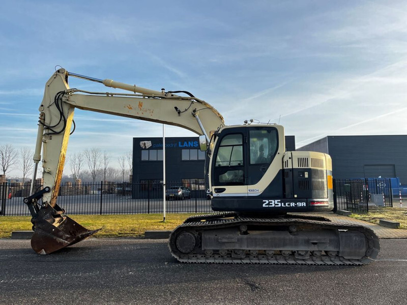 Hyundai Robex 235LCR-9A - Kāpurķēžu ekskavators: foto 1 Hyundai Robex 235LCR-9A - Kāpurķēžu ekskavators: foto 1