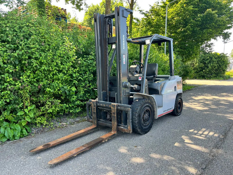 Nissan FD45 W1F4A45Y FD45 W1F4A45Y - Dīzeļiekrāvējs: foto 4 Nissan FD45 W1F4A45Y FD45 W1F4A45Y - Dīzeļiekrāvējs: foto 4