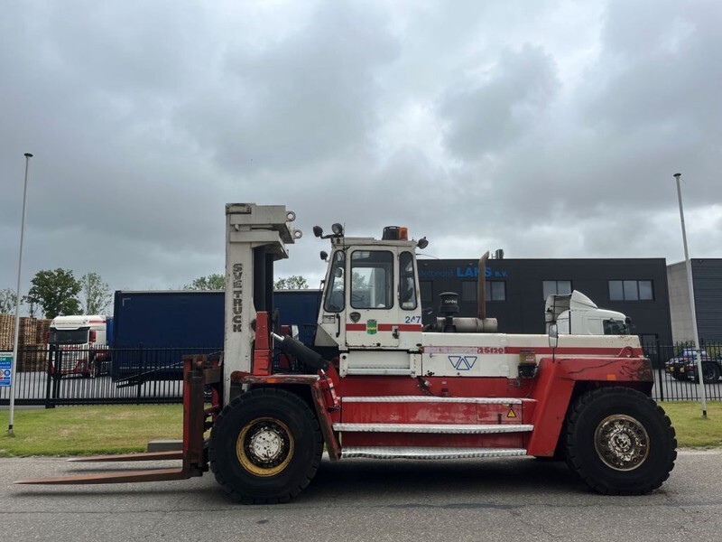 Svetruck 25 120 45 - Dīzeļiekrāvējs: foto 2 Svetruck 25 120 45 - Dīzeļiekrāvējs: foto 2