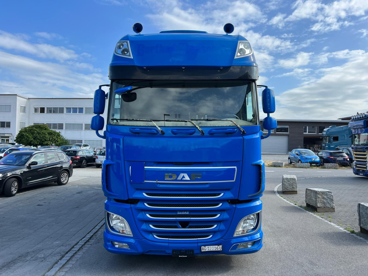 DAF XF510 6x2 - Kravas automašīna ar tentu: foto 2 DAF XF510 6x2 - Kravas automašīna ar tentu: foto 2