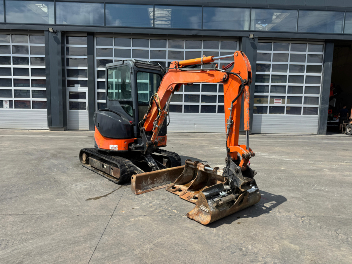 HITACHI Zaxis 30U-2 CSR - Kāpurķēžu ekskavators: foto 2 HITACHI Zaxis 30U-2 CSR - Kāpurķēžu ekskavators: foto 2