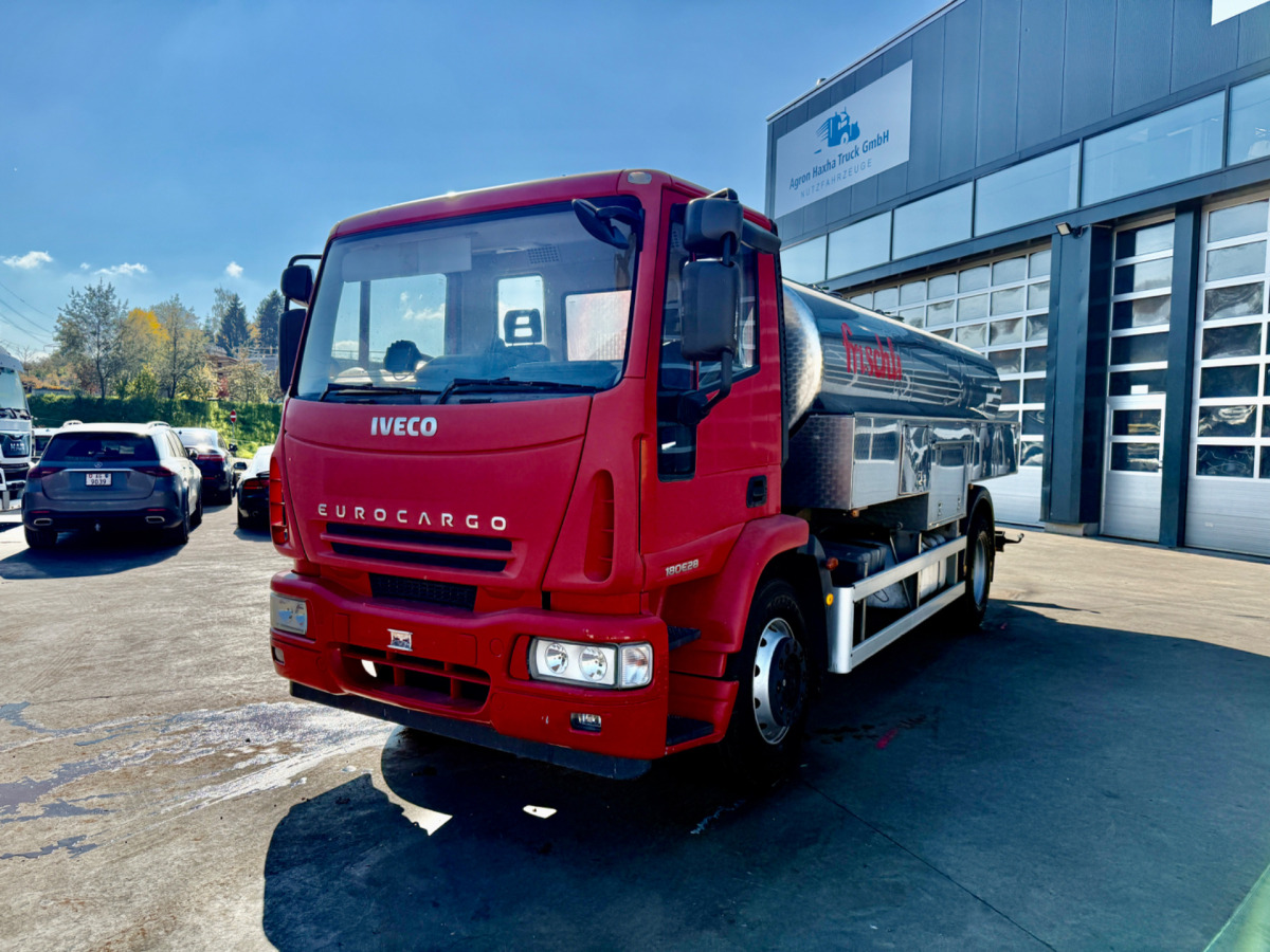 IVECO 180E28 4x2 Milchtank - Autocisterna: foto 1 IVECO 180E28 4x2 Milchtank - Autocisterna: foto 1
