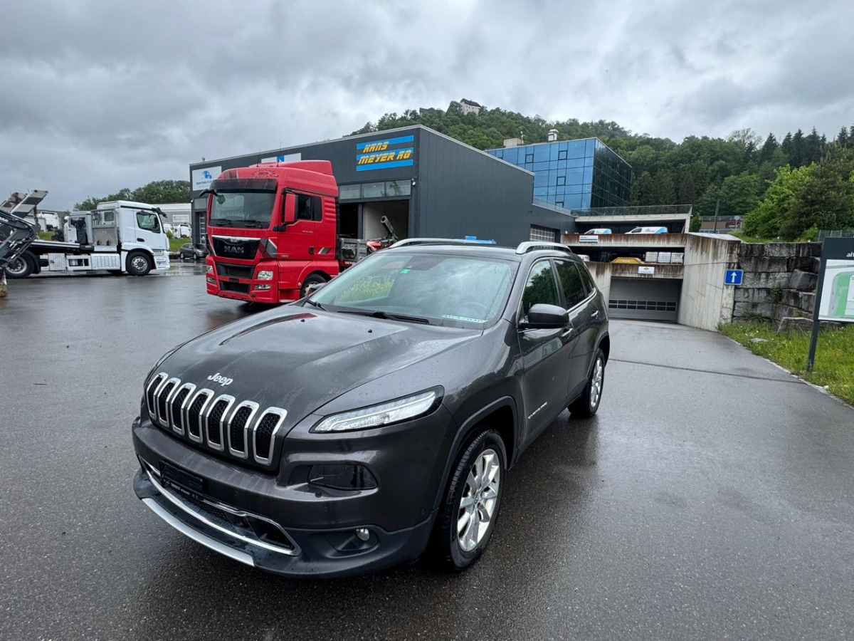 JEEP Cherokee 2.2 TD - Hečbeks: foto 1 JEEP Cherokee 2.2 TD - Hečbeks: foto 1