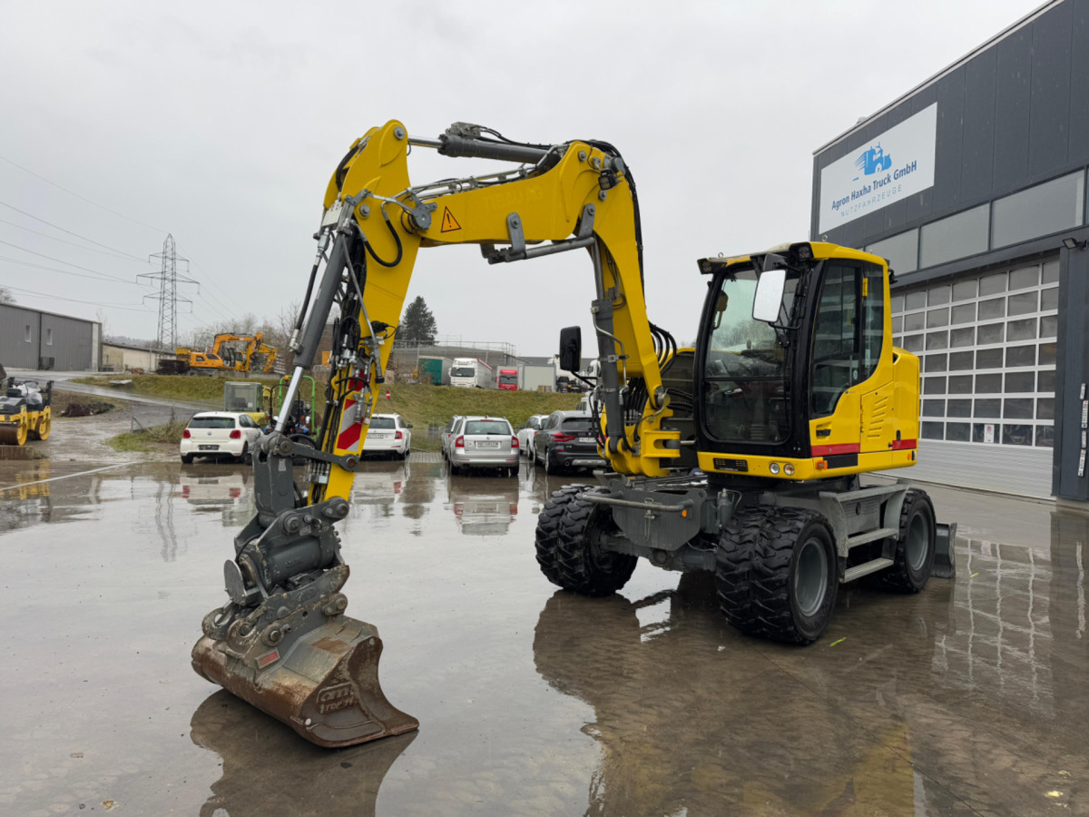 LIEBHERR 910 Compact Litronic Powertilt - Riteņu ekskavators: foto 1 LIEBHERR 910 Compact Litronic Powertilt - Riteņu ekskavators: foto 1