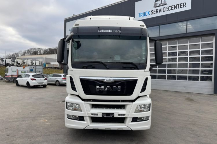 MAN TGS 18.440 4x2 - Kravas automašīna ar tentu: foto 2 MAN TGS 18.440 4x2 - Kravas automašīna ar tentu: foto 2