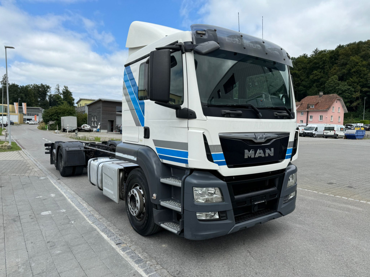 MAN TGS 26.440 6x2 Chassis - Šasija kravas automašīna: foto 3 MAN TGS 26.440 6x2 Chassis - Šasija kravas automašīna: foto 3