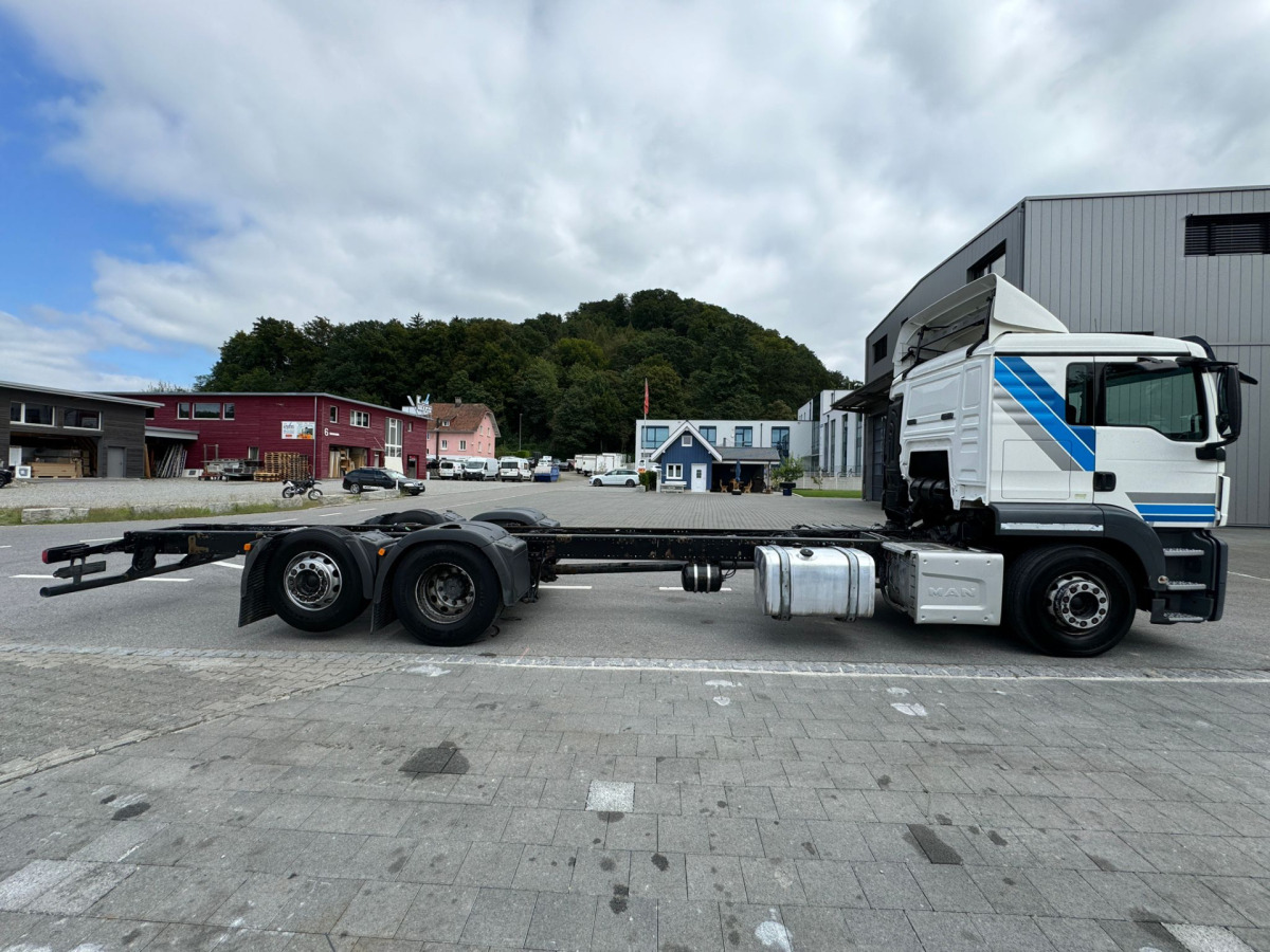 MAN TGS 26.440 6x2 Chassis - Šasija kravas automašīna: foto 4 MAN TGS 26.440 6x2 Chassis - Šasija kravas automašīna: foto 4