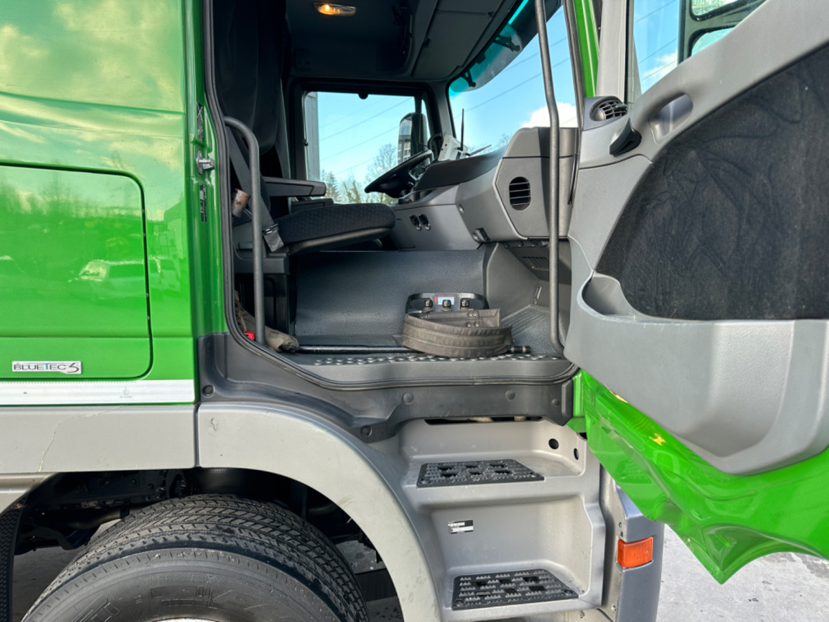 MERCEDES 2551 V8 6x2 Fassi 185-5 Bj.2020 - Kravas automašīna pašizgāzējs, Kravas auto ar manipulatoru: foto 4 MERCEDES 2551 V8 6x2 Fassi 185-5 Bj.2020 - Kravas automašīna pašizgāzējs, Kravas auto ar manipulatoru: foto 4