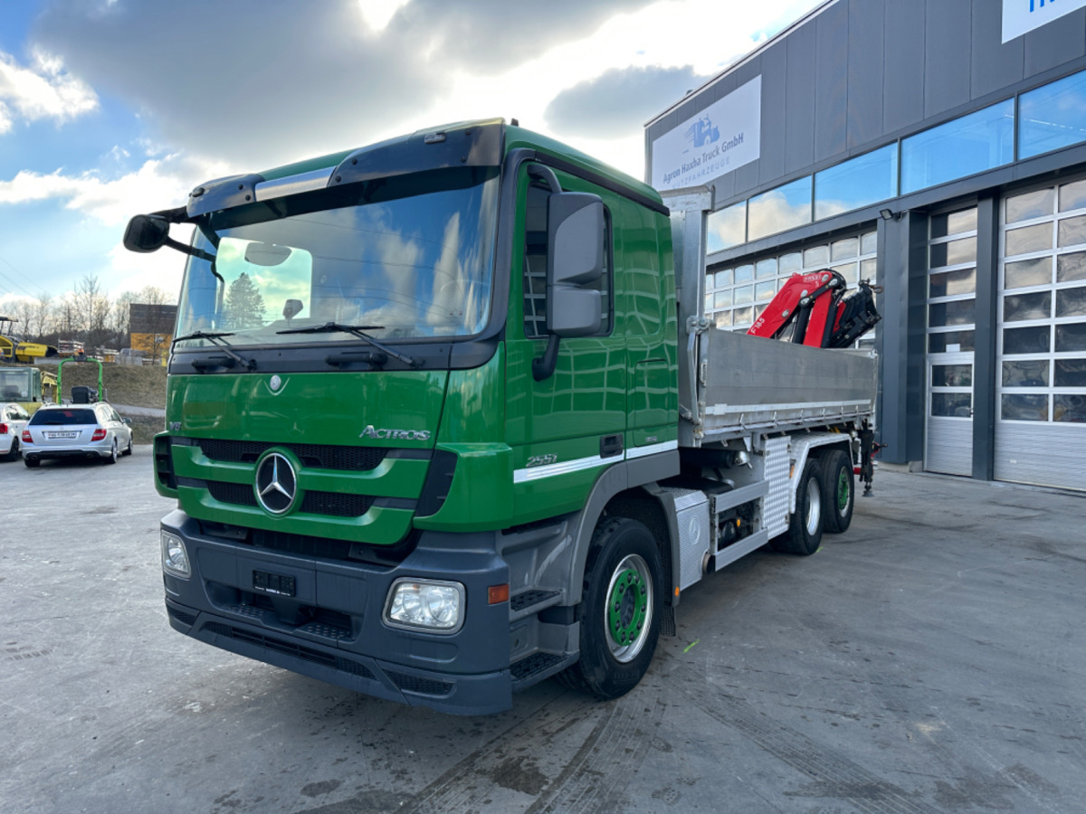 MERCEDES 2551 V8 6x2 Fassi 185-5 Bj.2020 - Kravas automašīna pašizgāzējs, Kravas auto ar manipulatoru: foto 1 MERCEDES 2551 V8 6x2 Fassi 185-5 Bj.2020 - Kravas automašīna pašizgāzējs, Kravas auto ar manipulatoru: foto 1