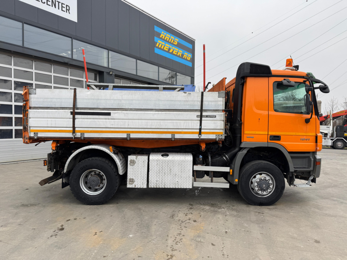 MERCEDES Actros 1841 4x4 mit Schneeplfug - Kravas automašīna pašizgāzējs: foto 4 MERCEDES Actros 1841 4x4 mit Schneeplfug - Kravas automašīna pašizgāzējs: foto 4