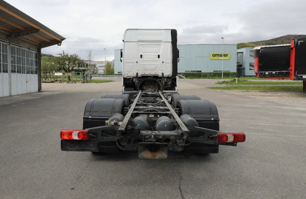 MERCEDES Actros 2548 6x2 - Šasija kravas automašīna: foto 4 MERCEDES Actros 2548 6x2 - Šasija kravas automašīna: foto 4