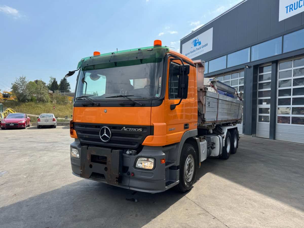 MERCEDES Actros 2641 6x4 Moser 3S Winterdienst - Kravas automašīna pašizgāzējs: foto 1 MERCEDES Actros 2641 6x4 Moser 3S Winterdienst - Kravas automašīna pašizgāzējs: foto 1