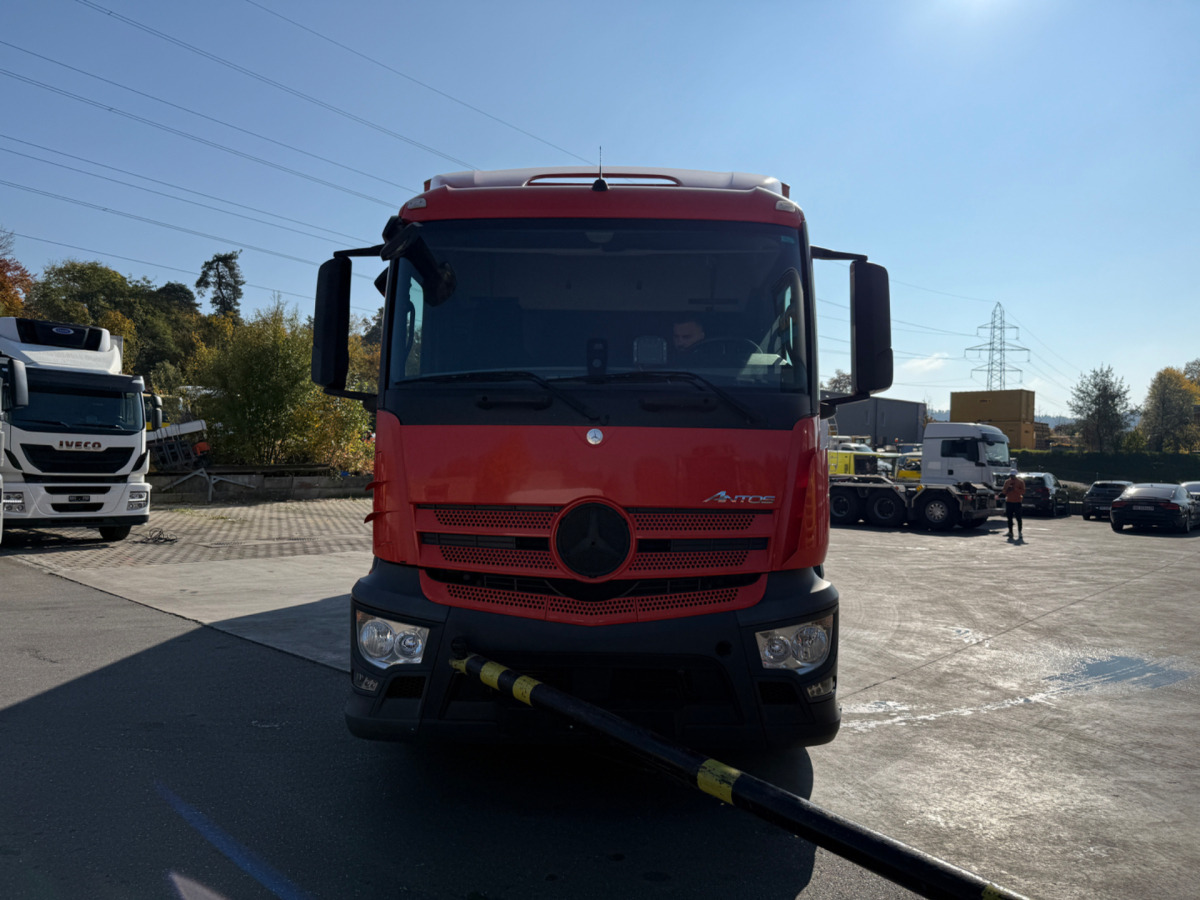 MERCEDES Antos 2540 6x2 (Engine defect) - Kravas automašīna ar slēgto virsbūvi: foto 2 MERCEDES Antos 2540 6x2 (Engine defect) - Kravas automašīna ar slēgto virsbūvi: foto 2