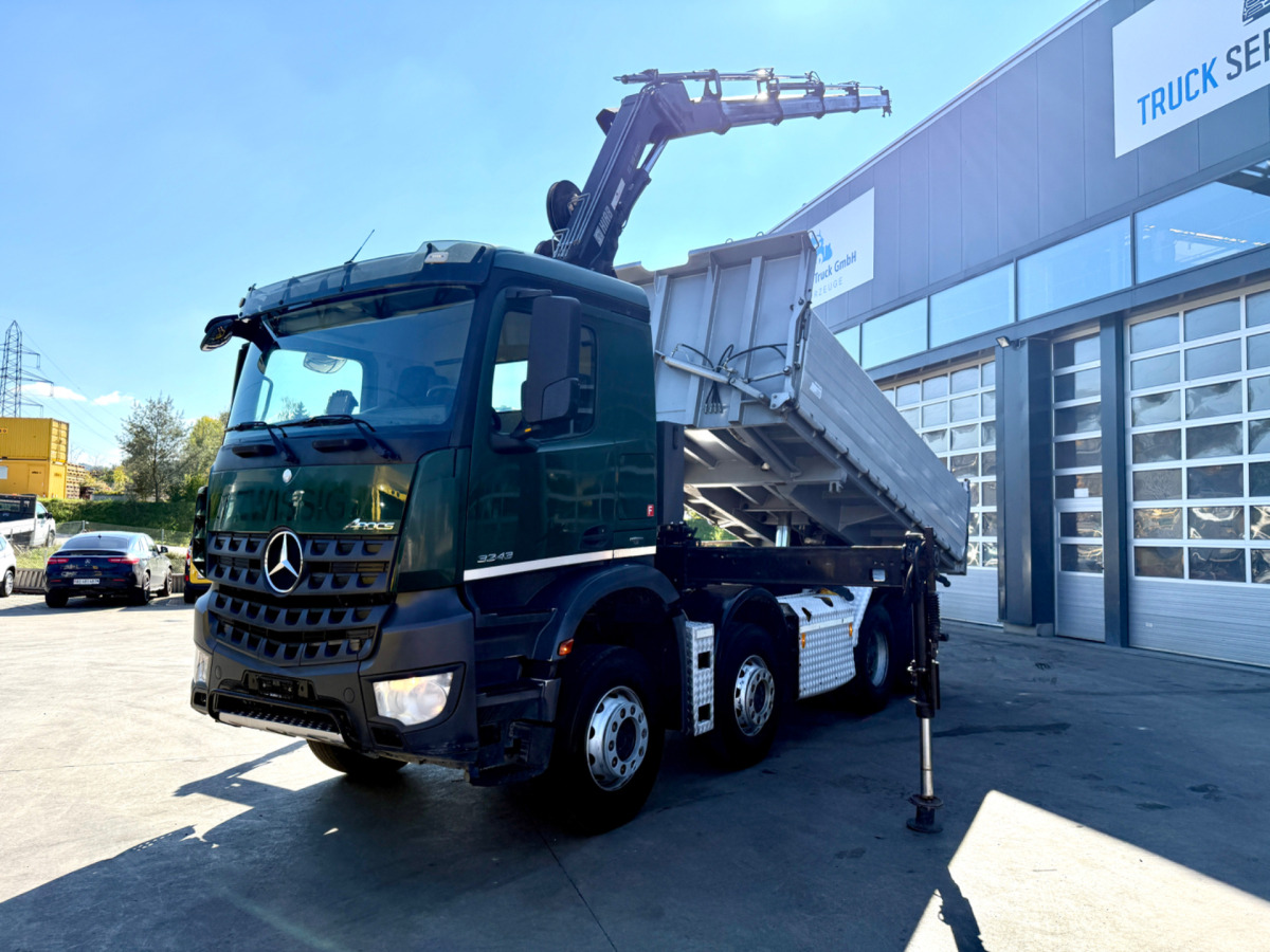 MERCEDES Arocs 3242 8x4 Hiab 166-4 - Kravas automašīna pašizgāzējs, Kravas auto ar manipulatoru: foto 3 MERCEDES Arocs 3242 8x4 Hiab 166-4 - Kravas automašīna pašizgāzējs, Kravas auto ar manipulatoru: foto 3