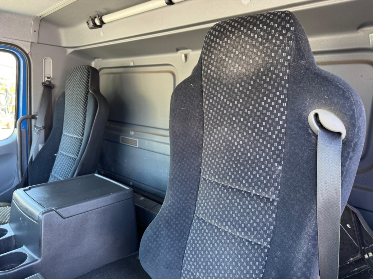 Kravas automašīna ar tentu MERCEDES Axor 1833 4x2: foto 10