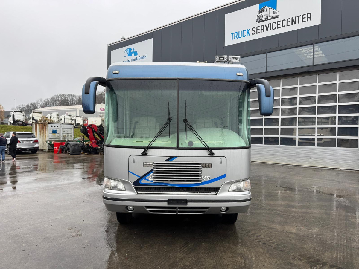 Marke Workhorse Custom Euroliner 6.5 V8 Diesel - Integrēts kemperis: foto 2 Marke Workhorse Custom Euroliner 6.5 V8 Diesel - Integrēts kemperis: foto 2