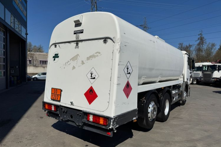 Mercedes-Benz Actros 2541 6x2 Schwarzmüller 21260L - Autocisterna: foto 5 Mercedes-Benz Actros 2541 6x2 Schwarzmüller 21260L - Autocisterna: foto 5