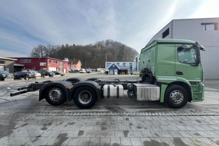 Mercedes-Benz Actros 2543 6x2 - Šasija kravas automašīna: foto 3 Mercedes-Benz Actros 2543 6x2 - Šasija kravas automašīna: foto 3
