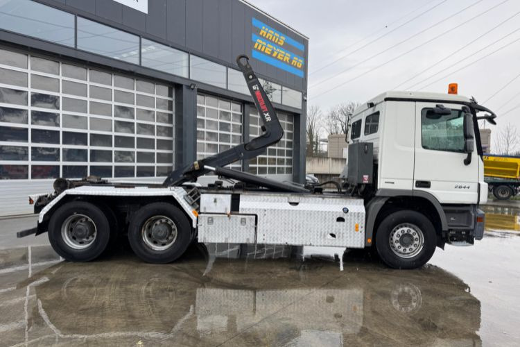 Mercedes-Benz Actros 2644 6x4 Hiab - Pacēlājs ar āķi: foto 3 Mercedes-Benz Actros 2644 6x4 Hiab - Pacēlājs ar āķi: foto 3
