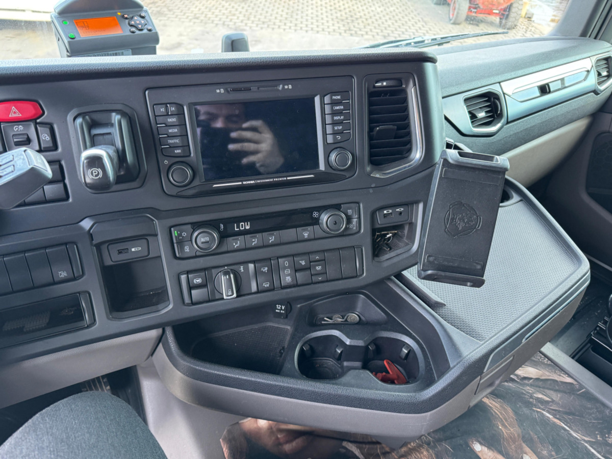 Kravas automašīna ar slēgto virsbūvi SCANIA R450 4x2 Isotherm: foto 14
