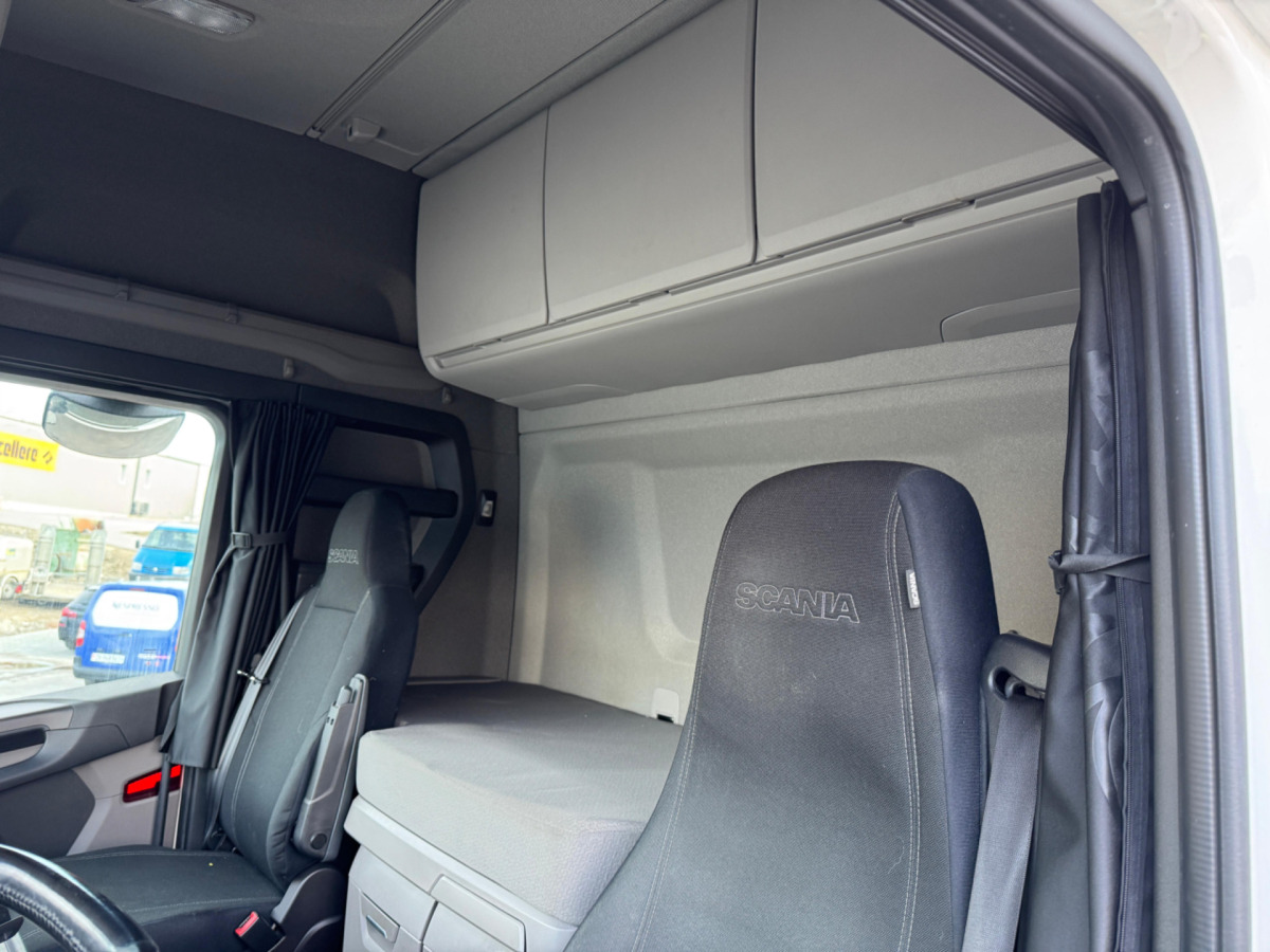 Kravas automašīna ar slēgto virsbūvi SCANIA R450 4x2 Isotherm: foto 12