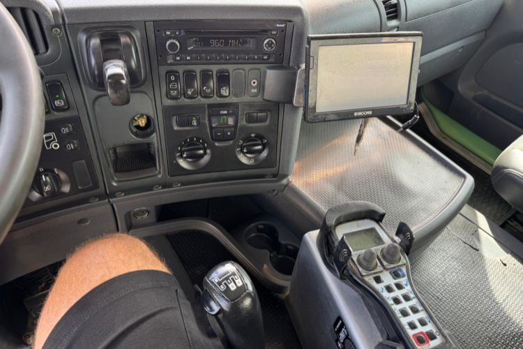 Kravas automašīna pašizgāzējs Scania G360 4x2 Gergen: foto 13
