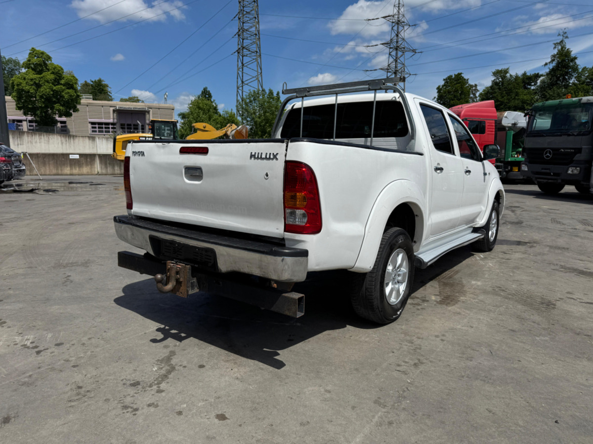 TOYOTA Hilux 3.0D 4WD - Pikaps: foto 5 TOYOTA Hilux 3.0D 4WD - Pikaps: foto 5