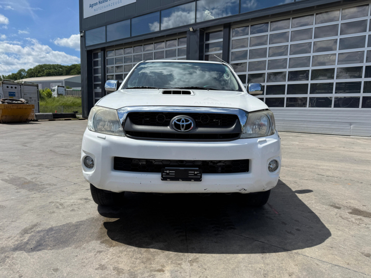 TOYOTA Hilux 3.0D 4WD - Pikaps: foto 2 TOYOTA Hilux 3.0D 4WD - Pikaps: foto 2