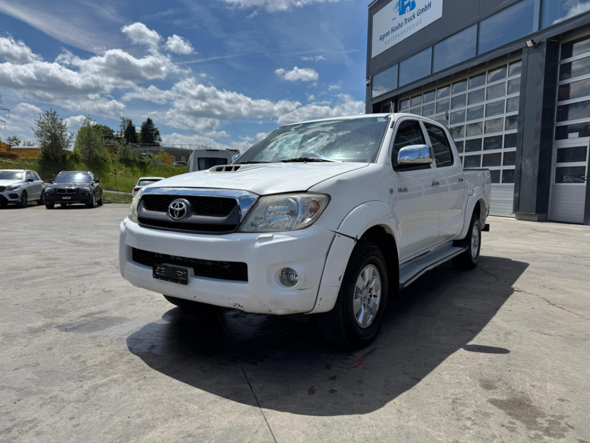 TOYOTA Hilux 3.0D 4WD - Pikaps: foto 1 TOYOTA Hilux 3.0D 4WD - Pikaps: foto 1