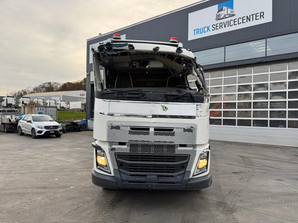 VOLVO FH16-650 6x6 X-Track Unfall - Šasija kravas automašīna: foto 2 VOLVO FH16-650 6x6 X-Track Unfall - Šasija kravas automašīna: foto 2