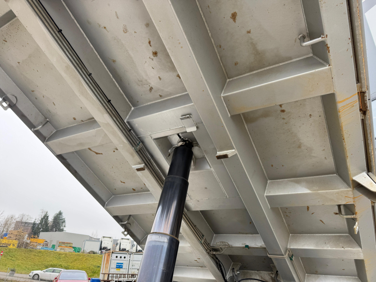 Kravas automašīna pašizgāzējs VOLVO FMX-540 10x4 Moser 2S: foto 11 Kravas automašīna pašizgāzējs VOLVO FMX-540 10x4 Moser 2S: foto 11