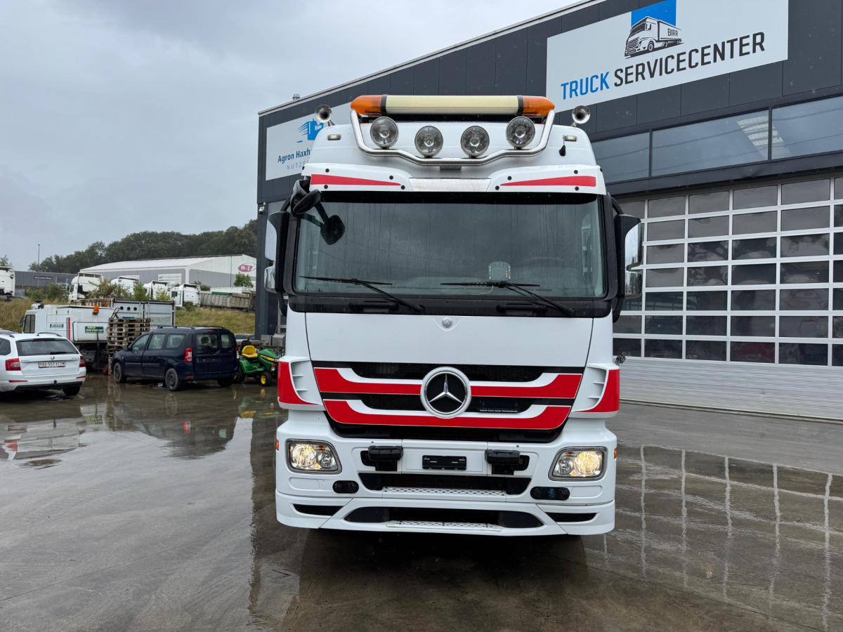 MERCEDES Actros 2044 4x4 - Vilcējs: foto 2 MERCEDES Actros 2044 4x4 - Vilcējs: foto 2